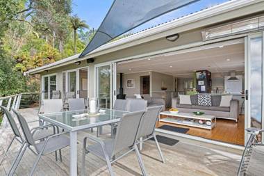 Onepoto Bay Lakehouse - Lake Rotoiti Holiday Home