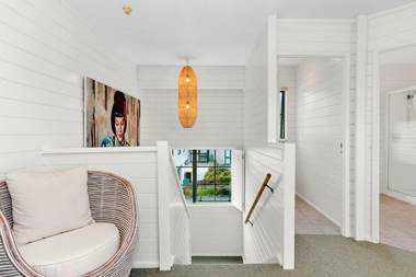 Kiwi Kuta with direct beach access - Matarangi Holiday Home