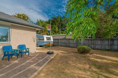 Rose's Beach Pad - Matarangi Holiday Home