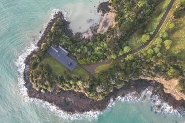 The Point - Pigeon Bay Accommodation