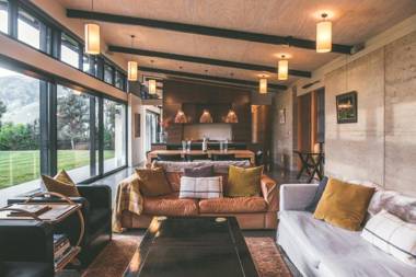 The Point - Pigeon Bay Accommodation