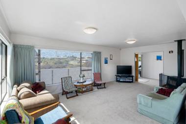 Hit The Beach - Waitarere Beach Holiday Home