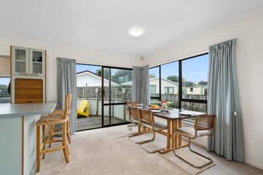 Hit The Beach - Waitarere Beach Holiday Home