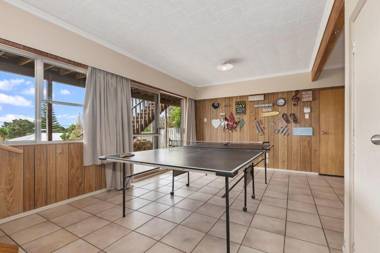 Spacious Family Bach by the Sea - Ruakaka Holiday Home