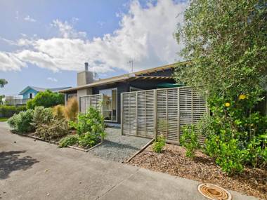 The Beach House - Ruakaka Holiday Home