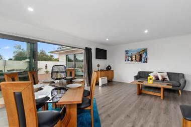 Kihi Retreat - Ruakaka Holiday Home