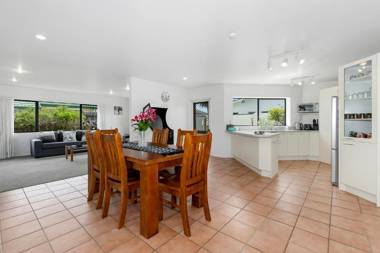 Bream Bay Bach - Ruakaka Holiday Home