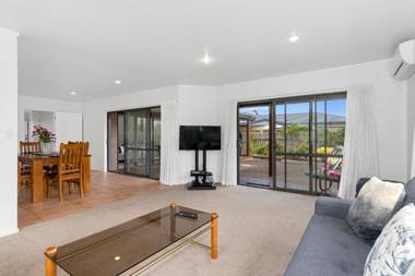 Bream Bay Bach - Ruakaka Holiday Home