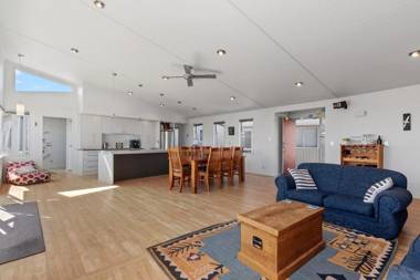 Restful Ruakaka - Ruakaka Holiday Home