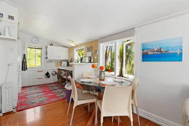 Hidden Cove Gem - Langs Beach Holiday Home