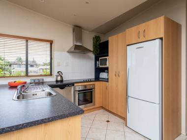 Oceans 8 - Mangawhai Heads Holiday Home