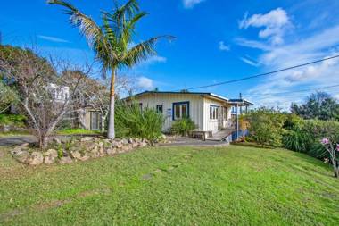 Beachy Bach - Mangawhai Heads Holiday Home