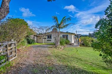 Beachy Bach - Mangawhai Heads Holiday Home