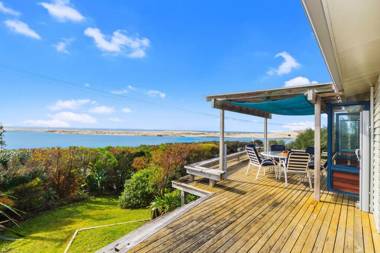 Taste Of Paradise with WiFi!- Mangawhai Heads Holiday Home