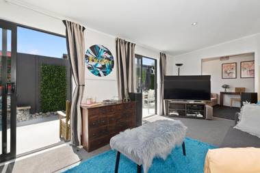 Sunnyside Spa Retreat - Mangawhai Holiday Home