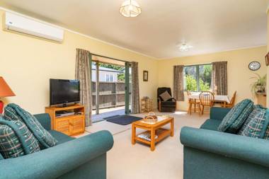Hibiscus House - Mangawhai Heads Holiday Home