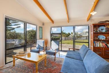 The Hideaway - Omaha Holiday Home