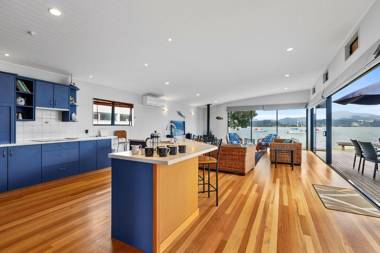 Omaha Views - Omaha Holiday Home