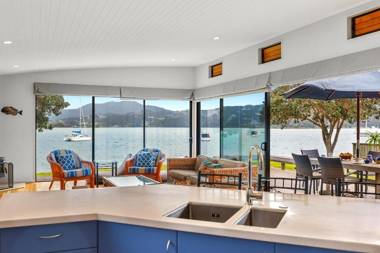 Omaha Views - Omaha Holiday Home