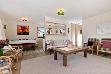 Esme Escape - Omaha Holiday Home