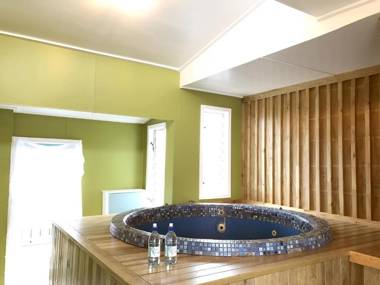 Parakai Geothermal Motel