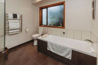 SERENITY LODGE - TRANQUIL RETREAT