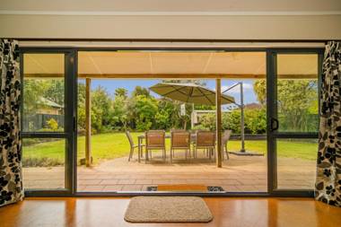 Kowhai Corner - Matarangi Holiday Home
