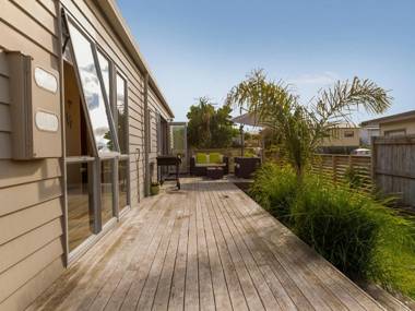 Modpod on The Tee - Matarangi Holiday Home