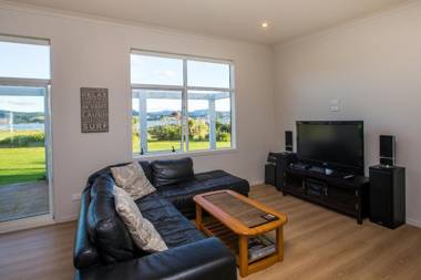 Waterfront Wonder - Matarangi Holiday Home