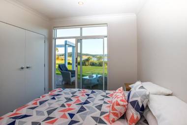 Waterfront Wonder - Matarangi Holiday Home