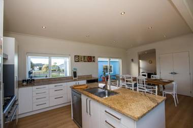 Waterfront Wonder - Matarangi Holiday Home