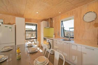 Black Beauty Retreat - Matarangi Holiday Home