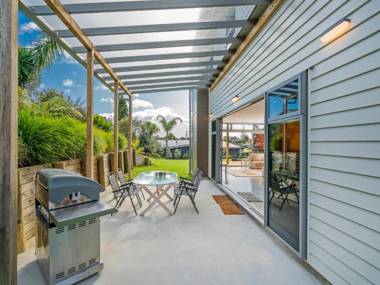 A Slice of Summer - Whangapoua Holiday Home