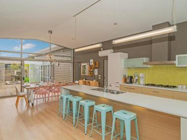 Sanctuary By The Water - Matarangi Holiday Home