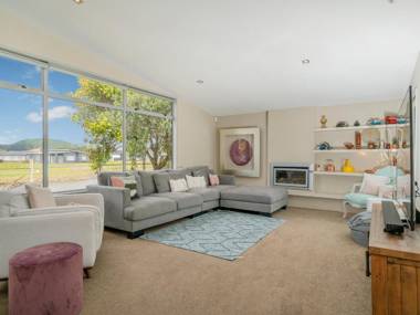 Sanctuary By The Water - Matarangi Holiday Home