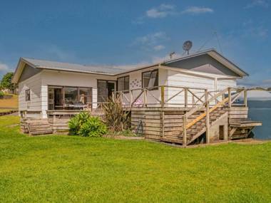 Key to Whangapoua - Whangapoua Holiday Home