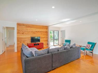 Key to Whangapoua - Whangapoua Holiday Home