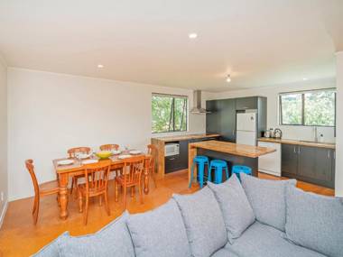 Key to Whangapoua - Whangapoua Holiday Home