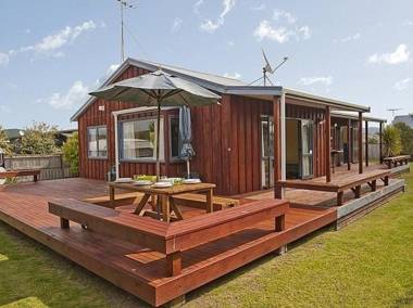 Castleview Getaway Matarangi - Matarangi Holiday Home