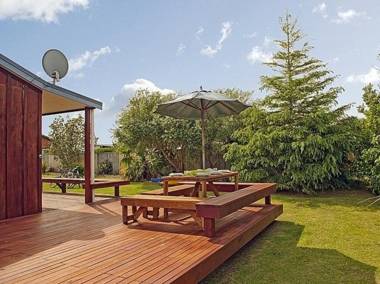 Castleview Getaway Matarangi - Matarangi Holiday Home