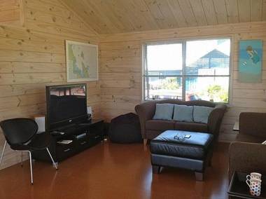 Kowhai Retreat - Matarangi Holiday Home