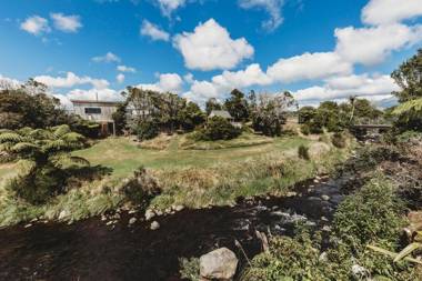 THE RIVER RETREAT - OFF THE GRID