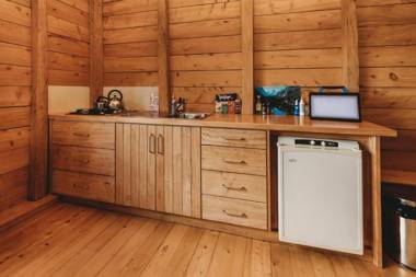 THE RIVER RETREAT - OFF THE GRID