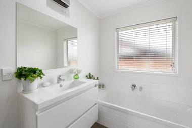 The Best In Blue - Kinloch Holiday Home