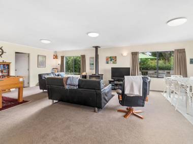 Lakeside Escape - Lake Tarawera Holiday Home