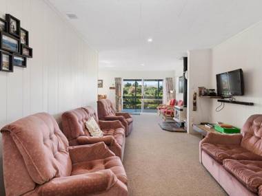 Family Fun at The Lake - Lake Tarawera Holiday Home