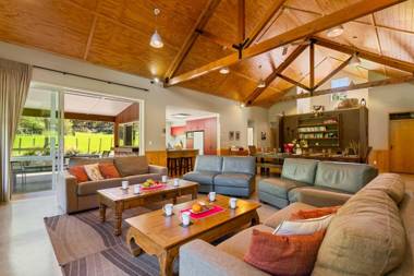 The Red Barn - Lake Okareka Holiday Home