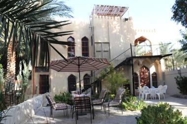 Date Palm Inn