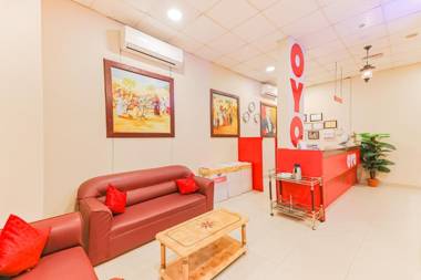 OYO 122 Savoy Inn Hotel