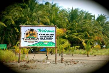 Hotel Oasis & Surf Camp